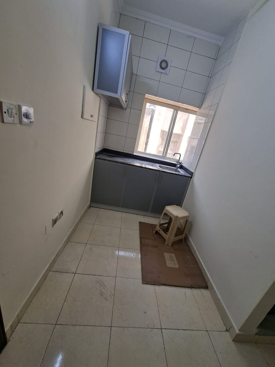 Hoora, Apartments, Flats, Houses & Villas, BHD 150/year,  1 BR,  Apartment For Rent In Hoora Semi Furnished With Electricity 1bhk