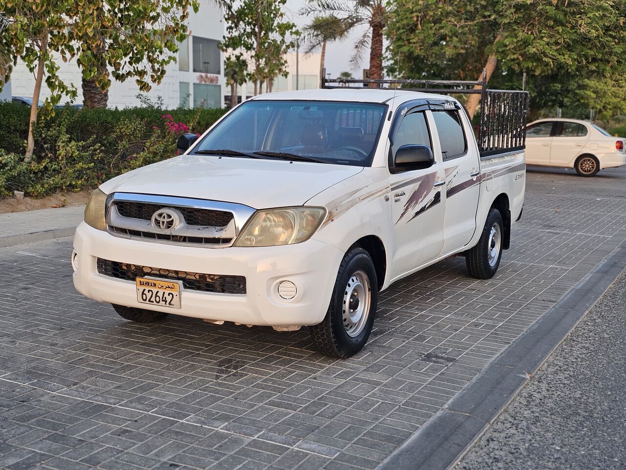 East Riffa, Vehicles, Cars & Trucks , BHD 2850,  Toyota Hilux,  2009,  Automatic,  250000 KM,    - 250K KM Only - Pass & Insr 31st Sep 27 (one Year) - 2850 BD