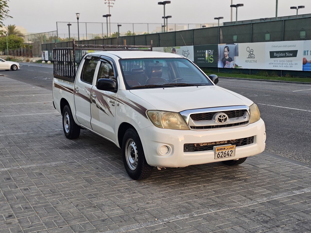 East Riffa, Vehicles, Cars & Trucks , BHD 2850,  Toyota Hilux,  2009,  Automatic,  250000 KM,    - 250K KM Only - Pass & Insr 31st Sep 27 (one Year) - 2850 BD