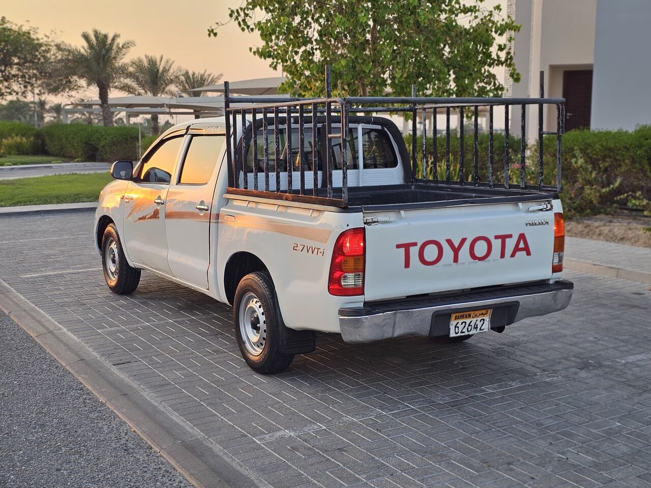 East Riffa, Vehicles, Cars & Trucks , BHD 2850,  Toyota Hilux,  2009,  Automatic,  250000 KM,    - 250K KM Only - Pass & Insr 31st Sep 27 (one Year) - 2850 BD