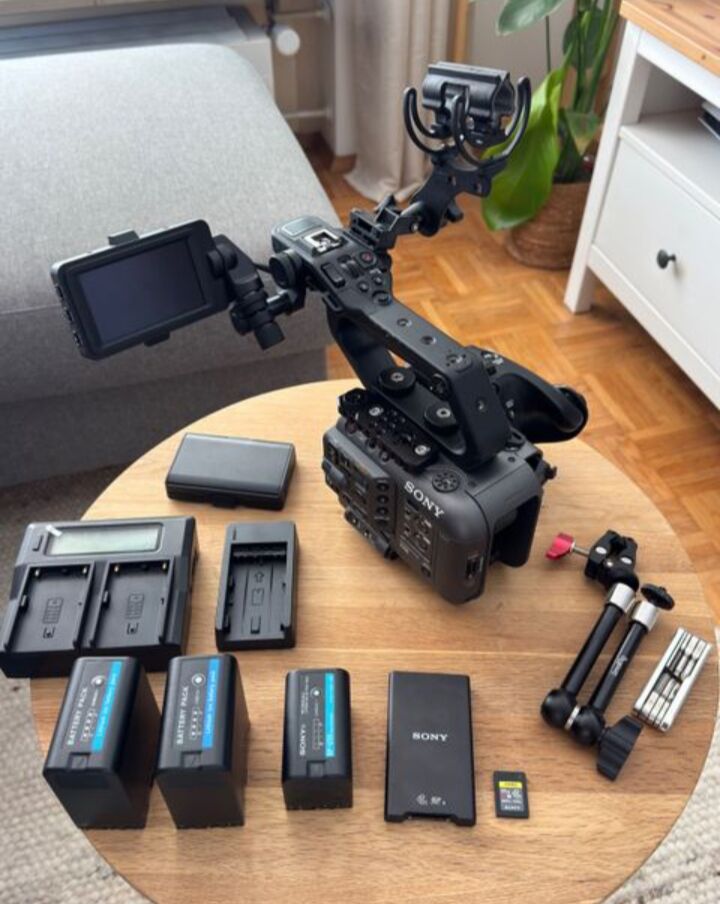 Vienna, Photo & Video, EUR 1500,  Sony Fx6 Cinéma Linea Kamera + Zubehôr