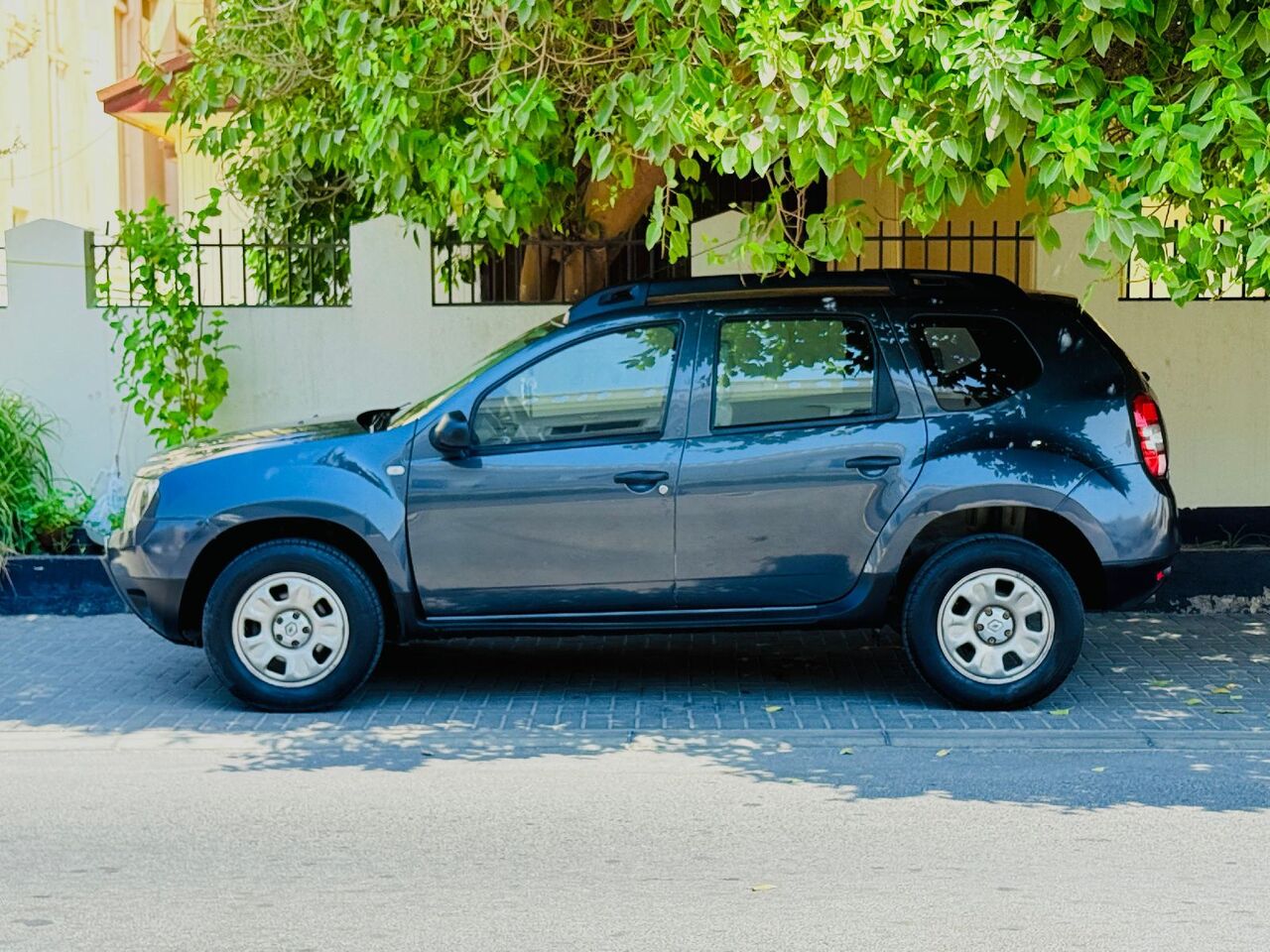 Manama, Vehicles, Cars & Trucks , BHD 2000,  Renault Duster,  2017,  Automatic,  168000 KM,  For Sale    Model
