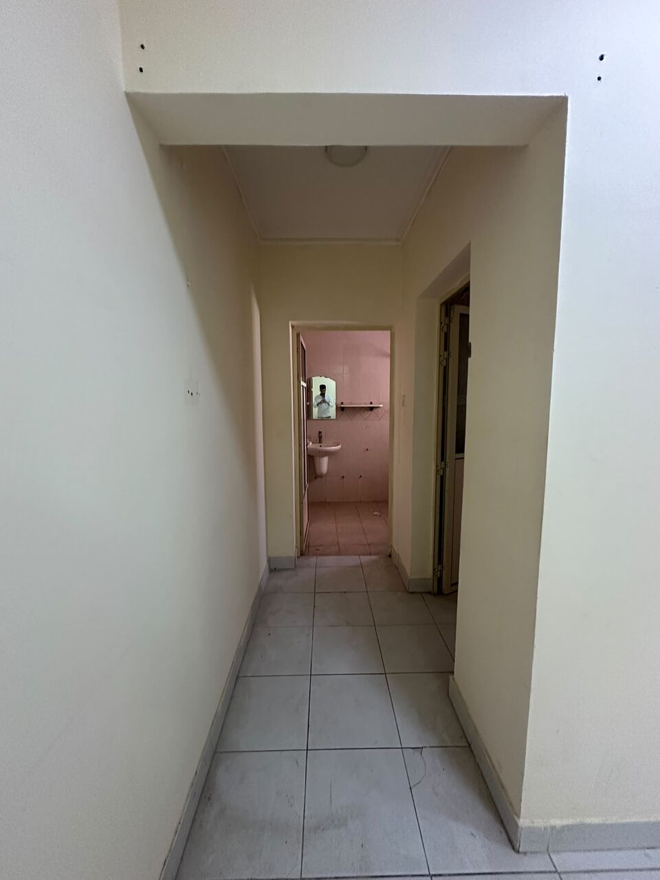 Manama, Apartments, Flats, Houses & Villas, BHD 180/month,  1 BR,  35 Sq. Meter,  Semi Furnished Flat For Rent At Salmanyia Near Salmanyia Hospital