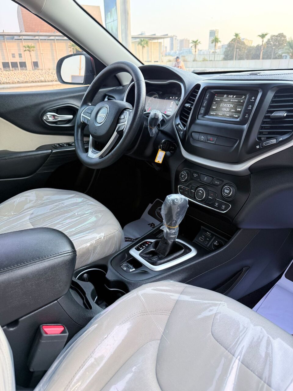 Manama, Vehicles, Cars & Trucks , BHD 3250,  Jeep Cherokee,  2016,  Automatic,  107000 KM,   Sports  Model