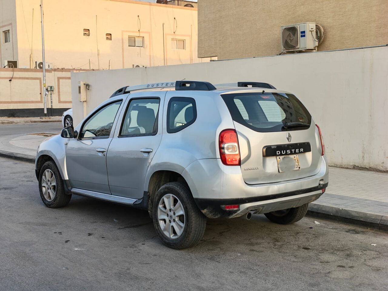 Riyadh, Vehicles, Cars & Trucks , SAR 16,  Renault Duster (SUV) - Silver Color,  2015,  Automatic,  200000 KM,  Personal Use Car