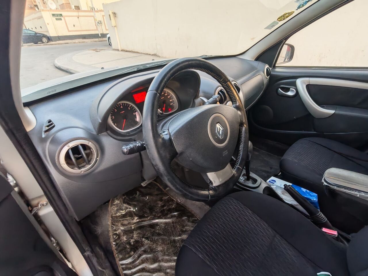 Riyadh, Vehicles, Cars & Trucks , SAR 16,  Renault Duster (SUV) - Silver Color,  2015,  Automatic,  200000 KM,  Personal Use Car