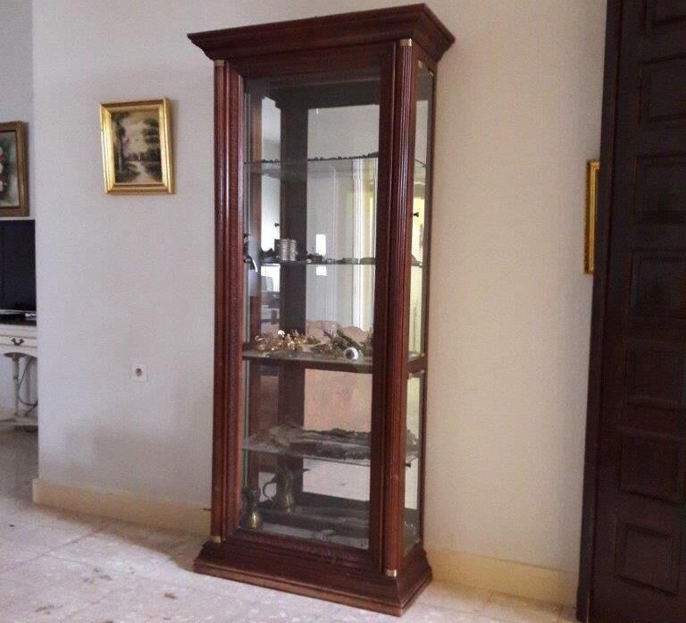 Riyadh, Household Items, SAR 1,  Glazed / Wooden Display Item For Collector - Big Sale