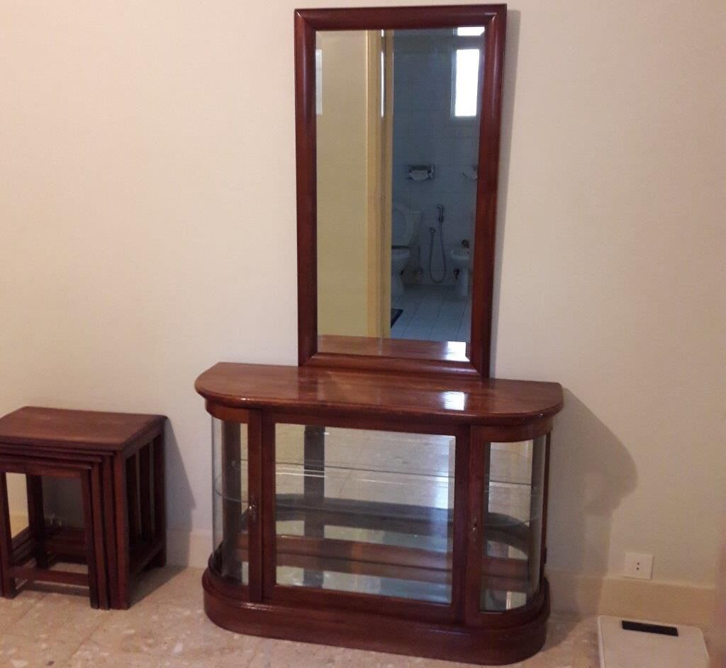 Riyadh, Household Items, SAR 1,  Glazed / Wooden Display Item For Collector - Big Sale