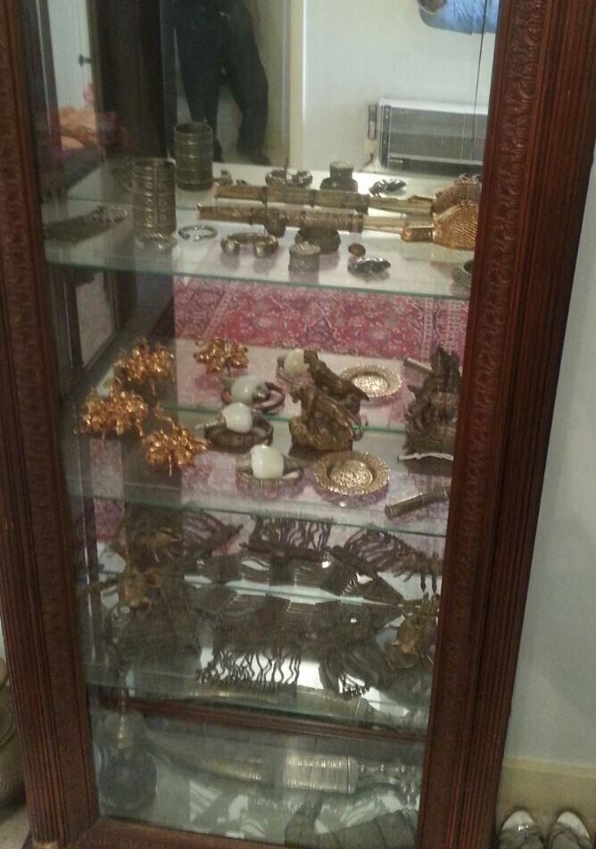 Riyadh, Household Items, SAR 1,  Glazed / Wooden Display Item For Collector - Big Sale