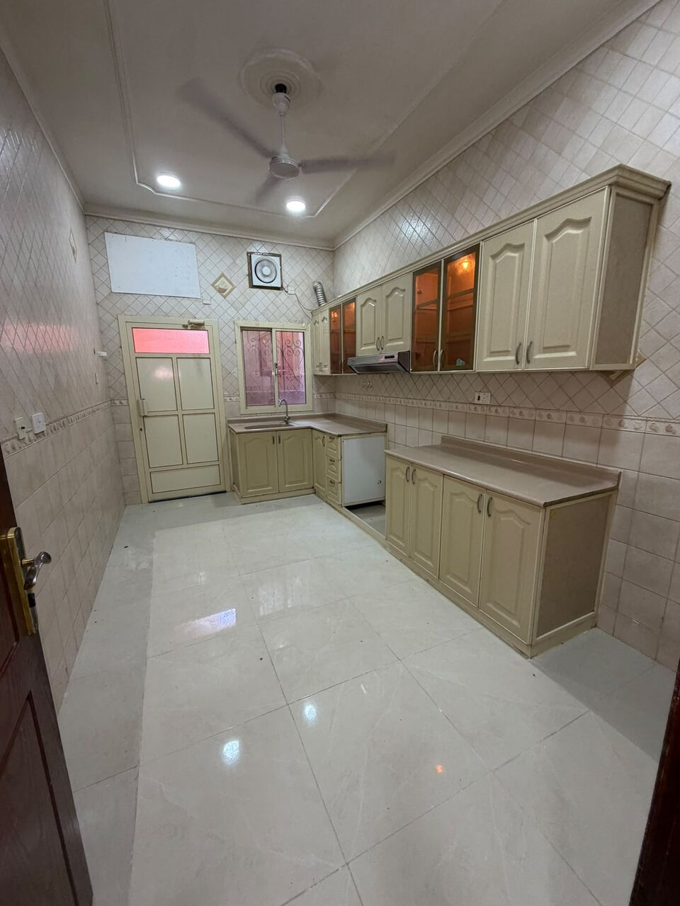 Kabul, Apartments, Flats, Houses & Villas, AFN 160/year,  100 Sq. Meter,  للإيجار شقة في عالي