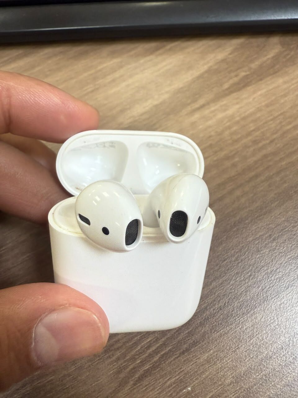 Al Badr, Home Audio, SAR 199,  Apple AirPods 2nd Generation &ndash; Original
