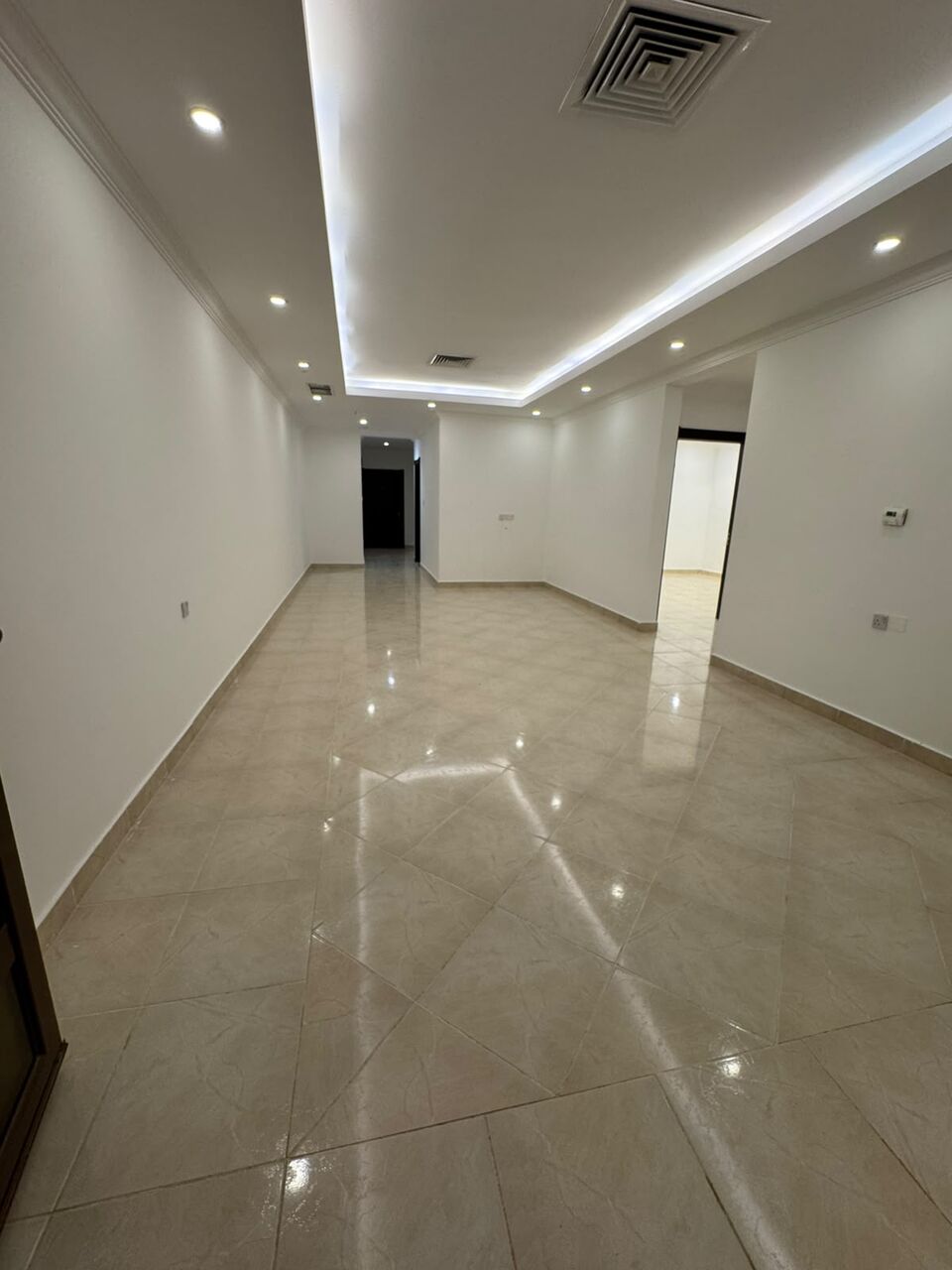 Kuwait City, Apartments, Flats, Houses & Villas, KWD 650/month,  4 BR,  Ground-floor Apartment For Rent In Al-Siddiq With A Private Entrance.