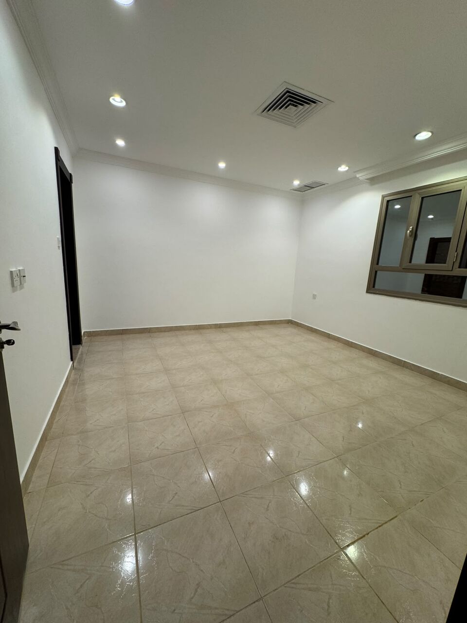 Kuwait City, Apartments, Flats, Houses & Villas, KWD 650/month,  4 BR,  Ground-floor Apartment For Rent In Al-Siddiq With A Private Entrance.