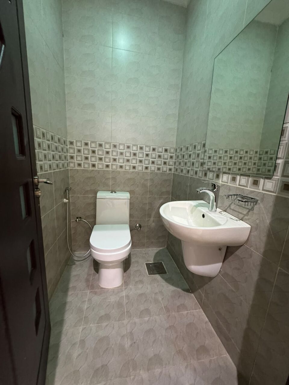 Kuwait City, Apartments, Flats, Houses & Villas, KWD 650/month,  4 BR,  Ground-floor Apartment For Rent In Al-Siddiq With A Private Entrance.