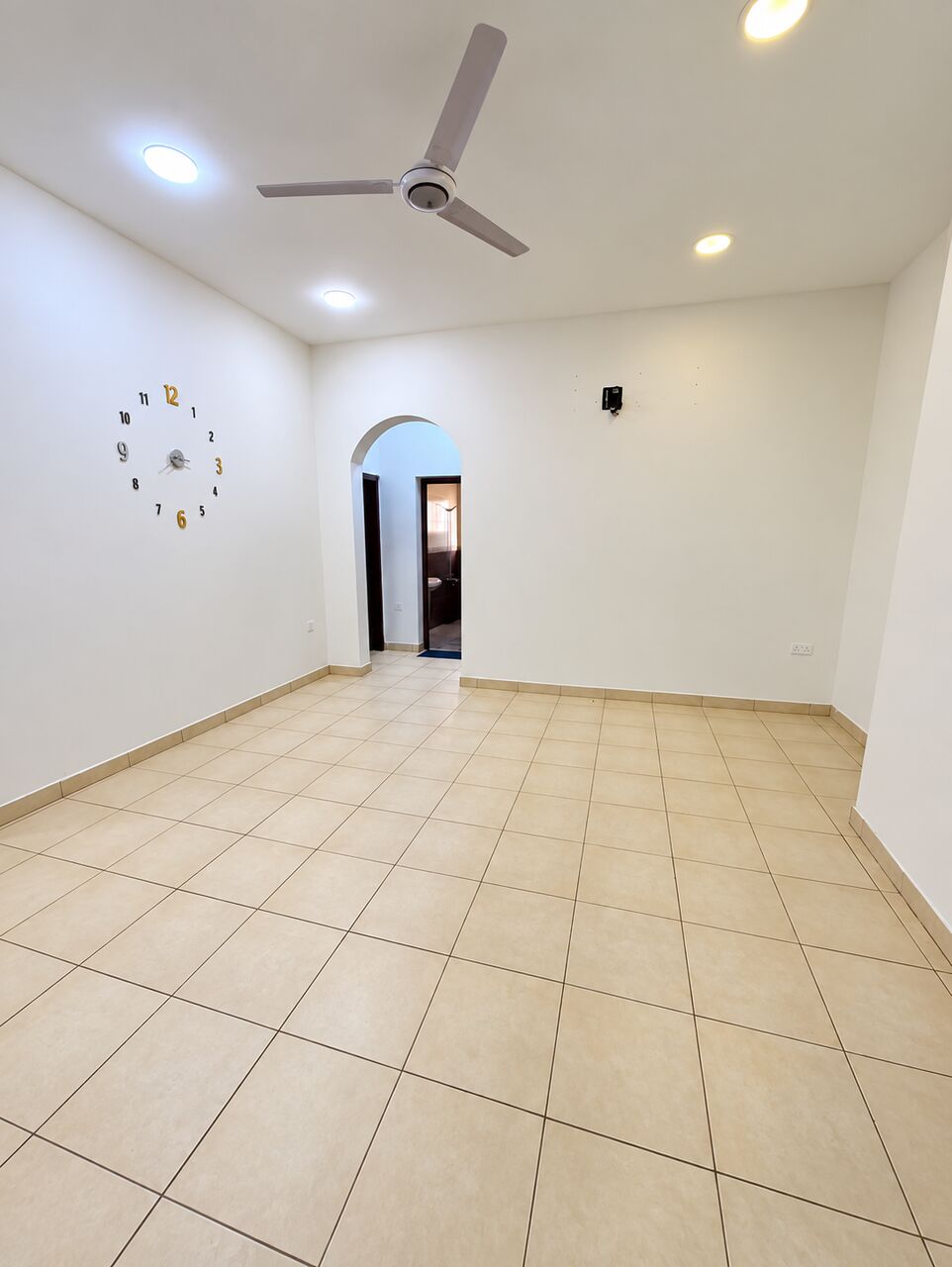 Manama, Apartments, Flats, Houses & Villas, BHD 300/month,  4 BR,  For Rent: Spacious Apartment In Jeblat Hebshi, New Area.