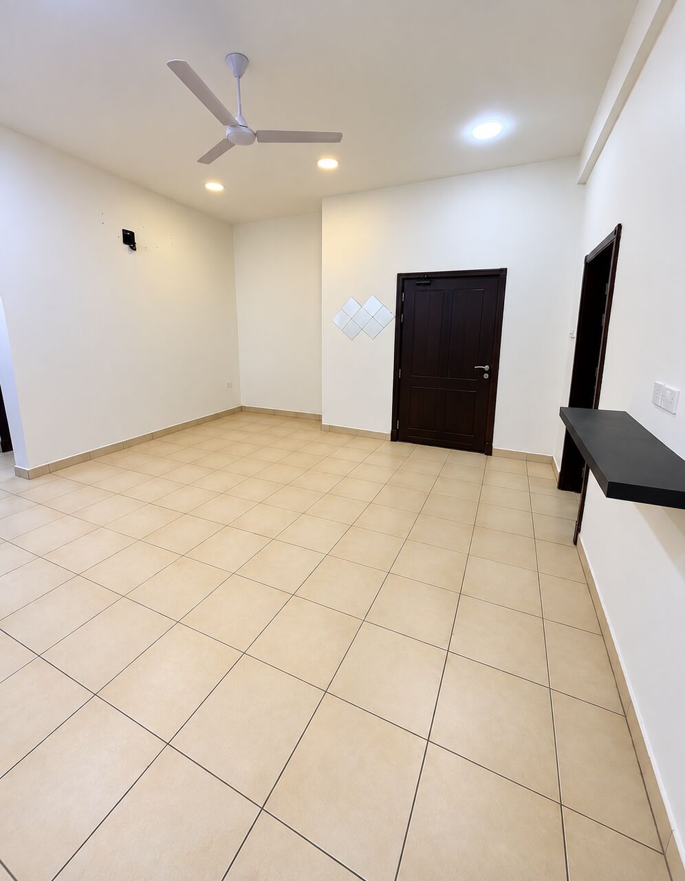 Manama, Apartments, Flats, Houses & Villas, BHD 300/month,  4 BR,  For Rent: Spacious Apartment In Jeblat Hebshi, New Area.
