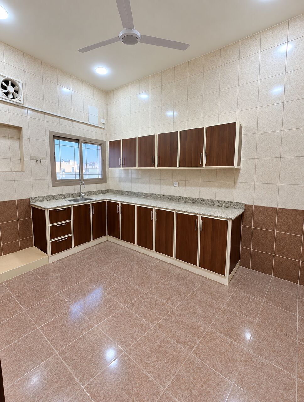 Manama, Apartments, Flats, Houses & Villas, BHD 300/month,  4 BR,  For Rent: Spacious Apartment In Jeblat Hebshi, New Area.