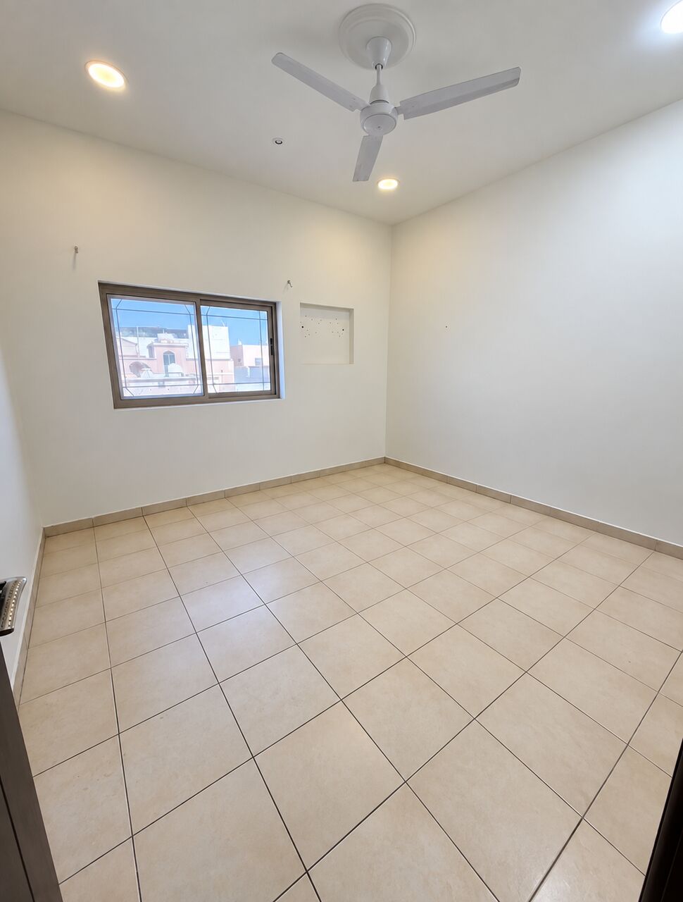 Manama, Apartments, Flats, Houses & Villas, BHD 300/month,  4 BR,  For Rent: Spacious Apartment In Jeblat Hebshi, New Area.