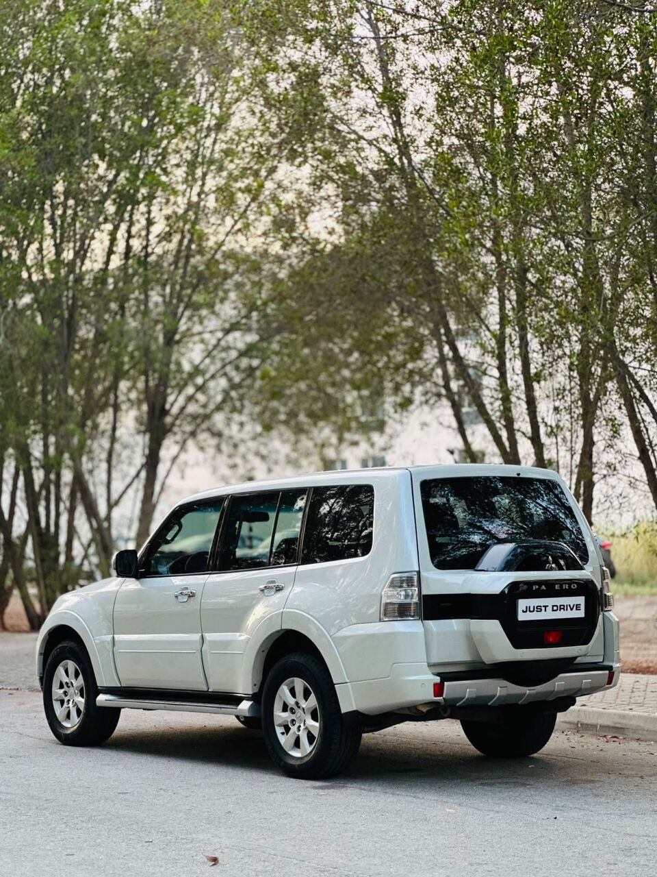 Segaya, Vehicles, Cars & Trucks , BHD 4500,  Mitsubishi Pajero,  2018,  Automatic,  170000 KM,    MODEL SINGLE OWNER USED WELL MAINTAINED 7 SEATER SUV 35400768