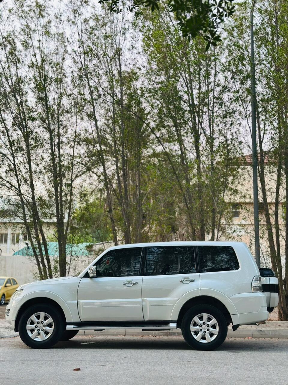 Segaya, Vehicles, Cars & Trucks , BHD 4500,  Mitsubishi Pajero,  2018,  Automatic,  170000 KM,    MODEL SINGLE OWNER USED WELL MAINTAINED 7 SEATER SUV 35400768