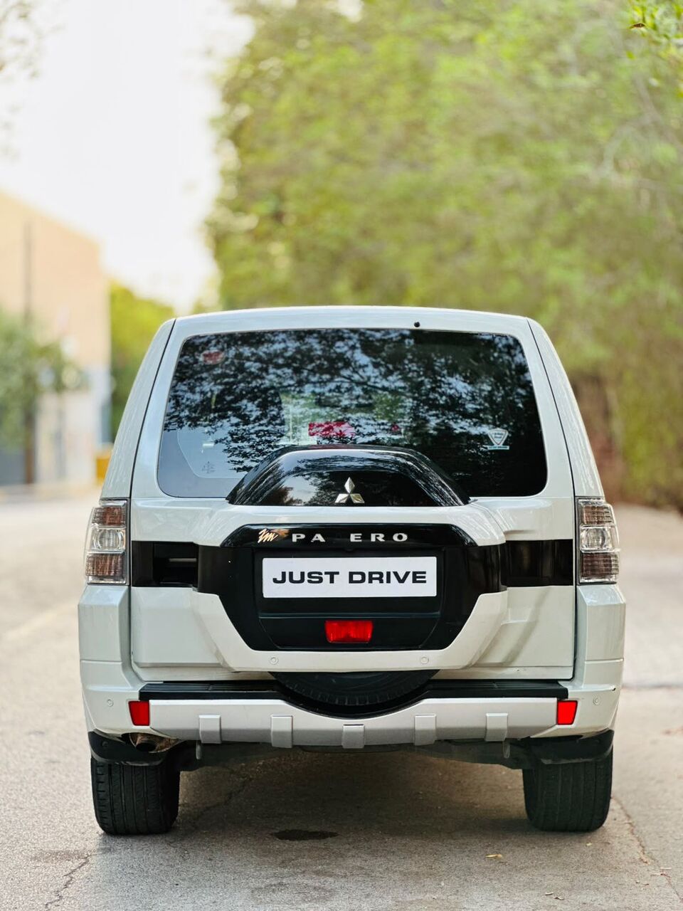 Segaya, Vehicles, Cars & Trucks , BHD 4500,  Mitsubishi Pajero,  2018,  Automatic,  170000 KM,    MODEL SINGLE OWNER USED WELL MAINTAINED 7 SEATER SUV 35400768