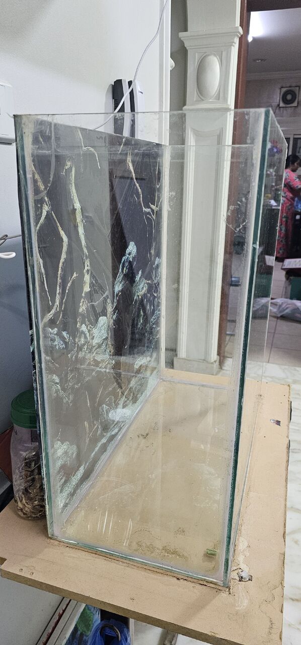 Al Safa, Pet Supplies, SAR 350,  Aquarium With Table
