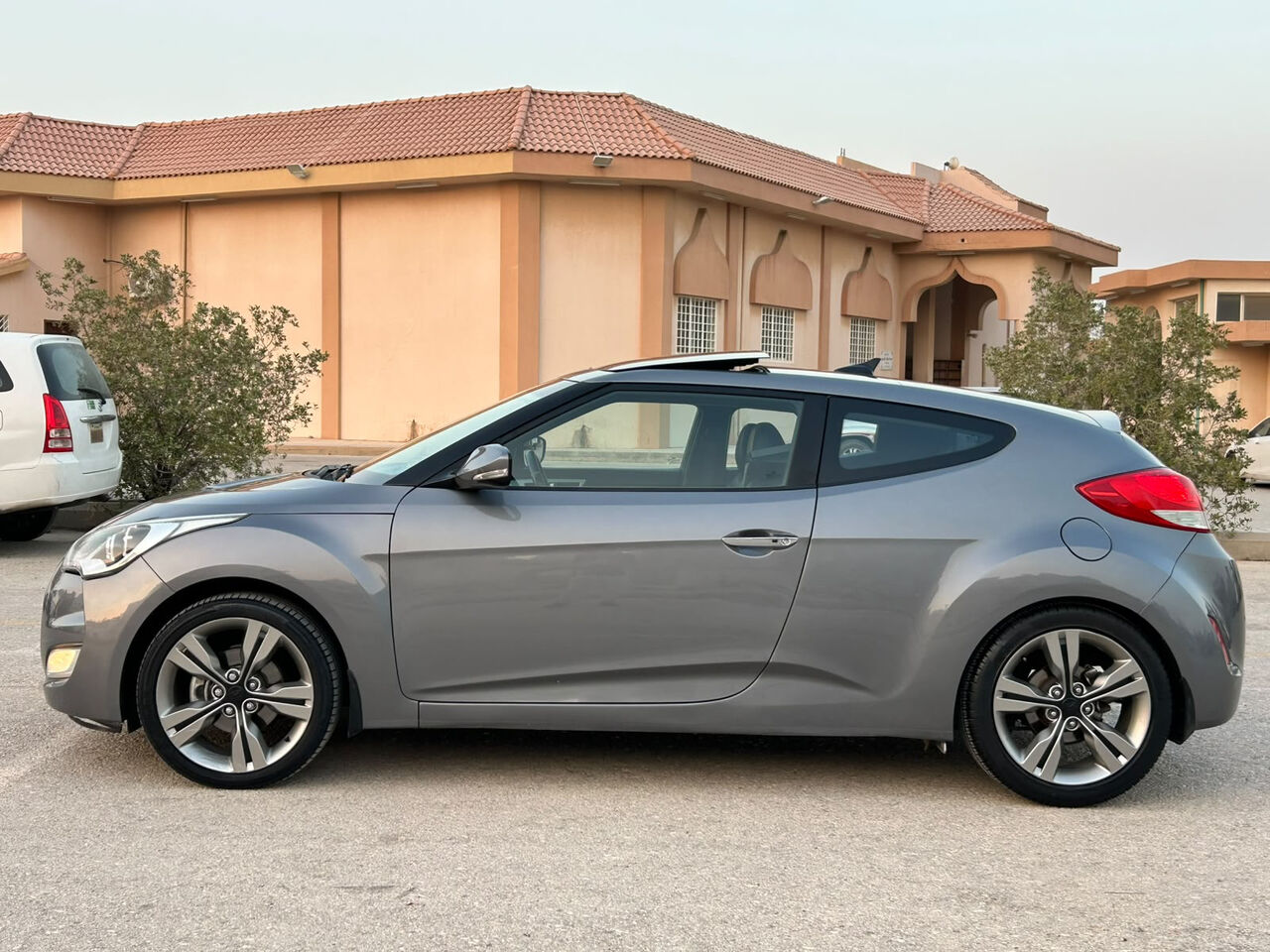 Riyadh, Vehicles, Cars & Trucks , SAR 25000,  Hyundai Veloster,  2015,  Automatic,  215000 KM,    For Sale