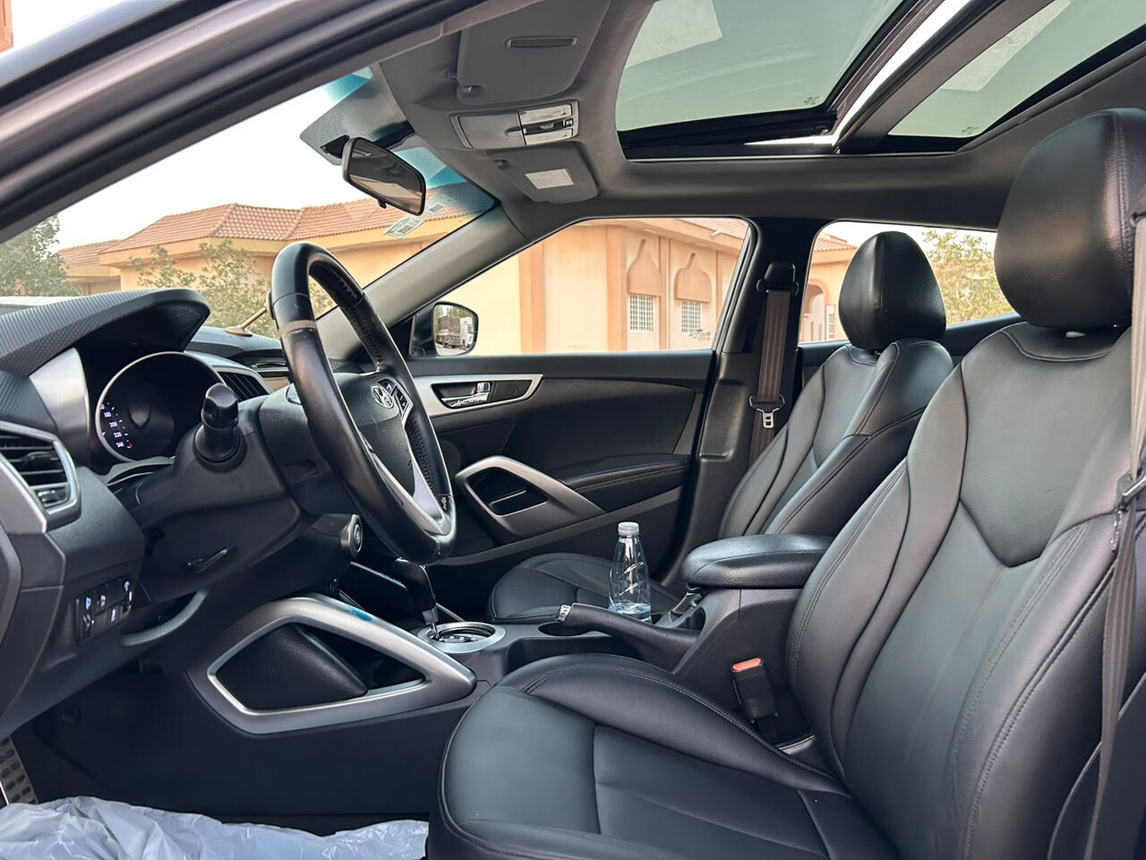 Riyadh, Vehicles, Cars & Trucks , SAR 25000,  Hyundai Veloster,  2015,  Automatic,  215000 KM,    For Sale