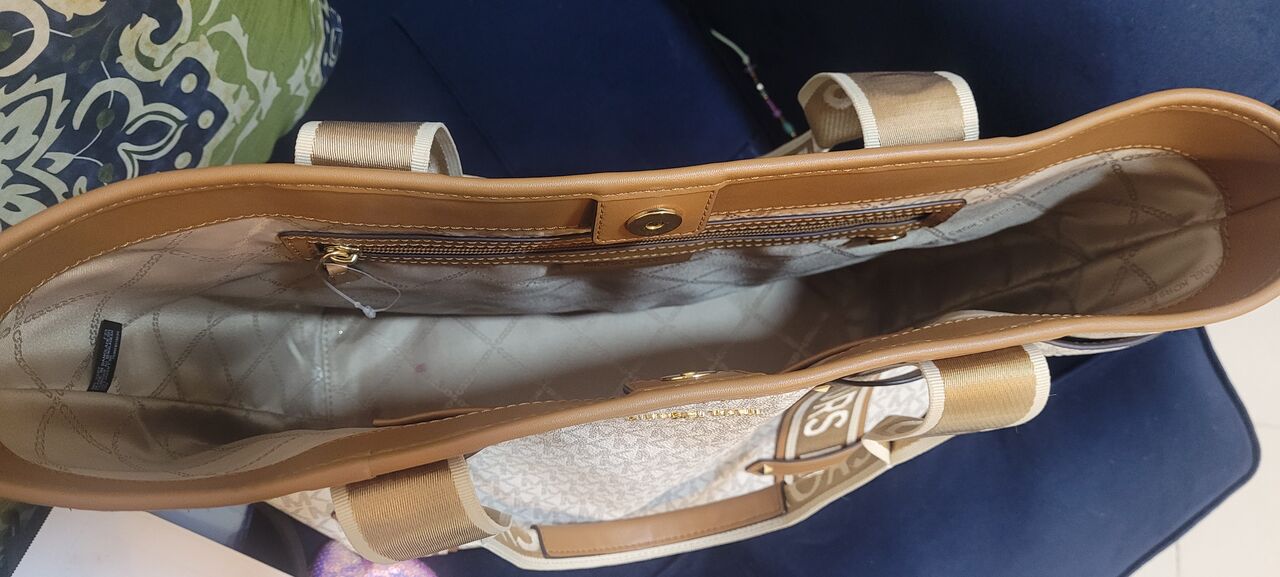 Dammam, Purses & Wallets, SAR 650,  Micheal Kors Bag For Sale