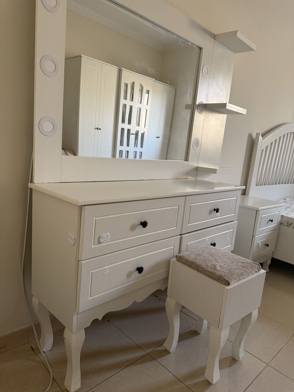Al Malaz, Household Items, SAR 2750,  King Bed, 6 Door Almirah, Dishwasher, Vaccume Cleaner Etc