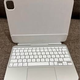 Jeddah, Mobile Phones, SAR 6300,  IPad Pro 11&rdquo; M5 512GB Silver (US Version - Global) + Apple Magic Keyboard + Smart Folio