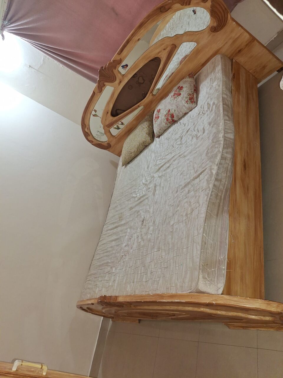 Zinj, Furniture, BHD 18,  Queen Size Bed And Matress Fro Sale BD18