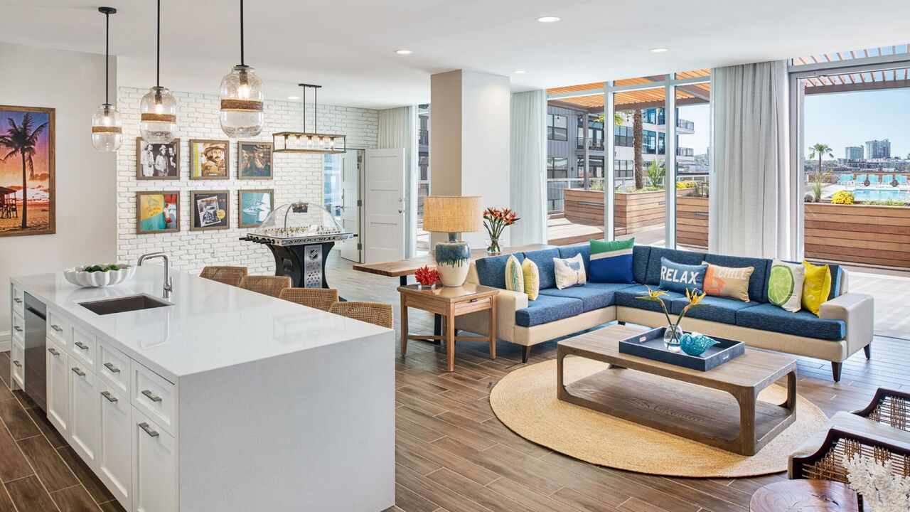 New York, Restaurants, Luxury Suites In Downtown Nashville | Margaritaville Hotel