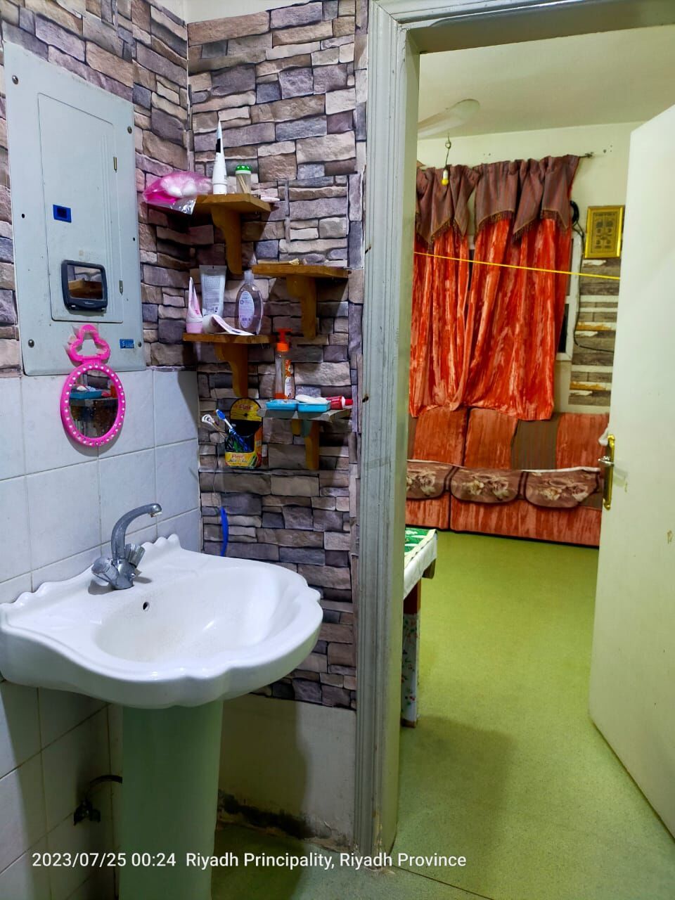 Riyadh, Rooms for Rent, SAR 850/month,  Fully Furnished Family Flat, In 2 Room Flat, One Room Is Vacant