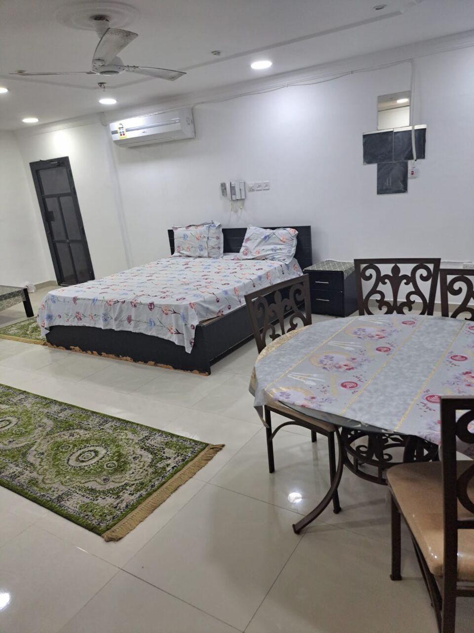 Busaiteen, Apartments, Flats, Houses & Villas, BHD 180/month,  Furnished,  Studio,  60 Sq. Meter,  Studio For Rent In Busaiteen, Fully Furnished. It Consists Of A Room, Bathroom, Living Are
