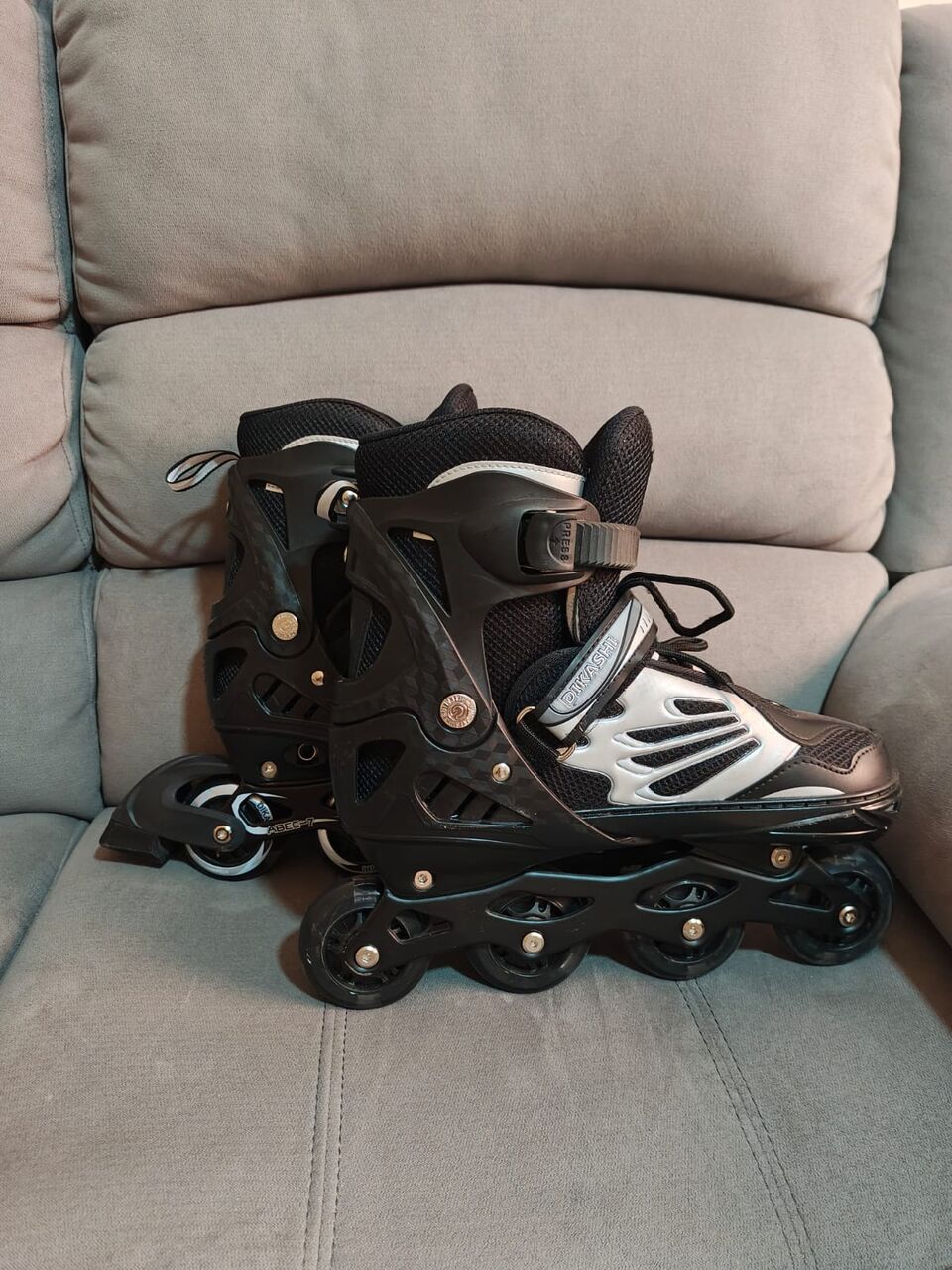 Al Malaz, Toys & Games, SAR 110,  Adjustable Inline Skates / Roller Skates With Flashing Wheels &ndash; EU 38-41 (Size L)