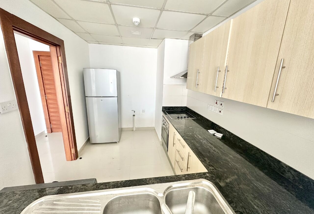 Manama, Apartments, Flats, Houses & Villas, BHD 280/month,  2 BR,  Prime Commercial Office With Sea & City Views  A Well-located Commercial Office Is Availab