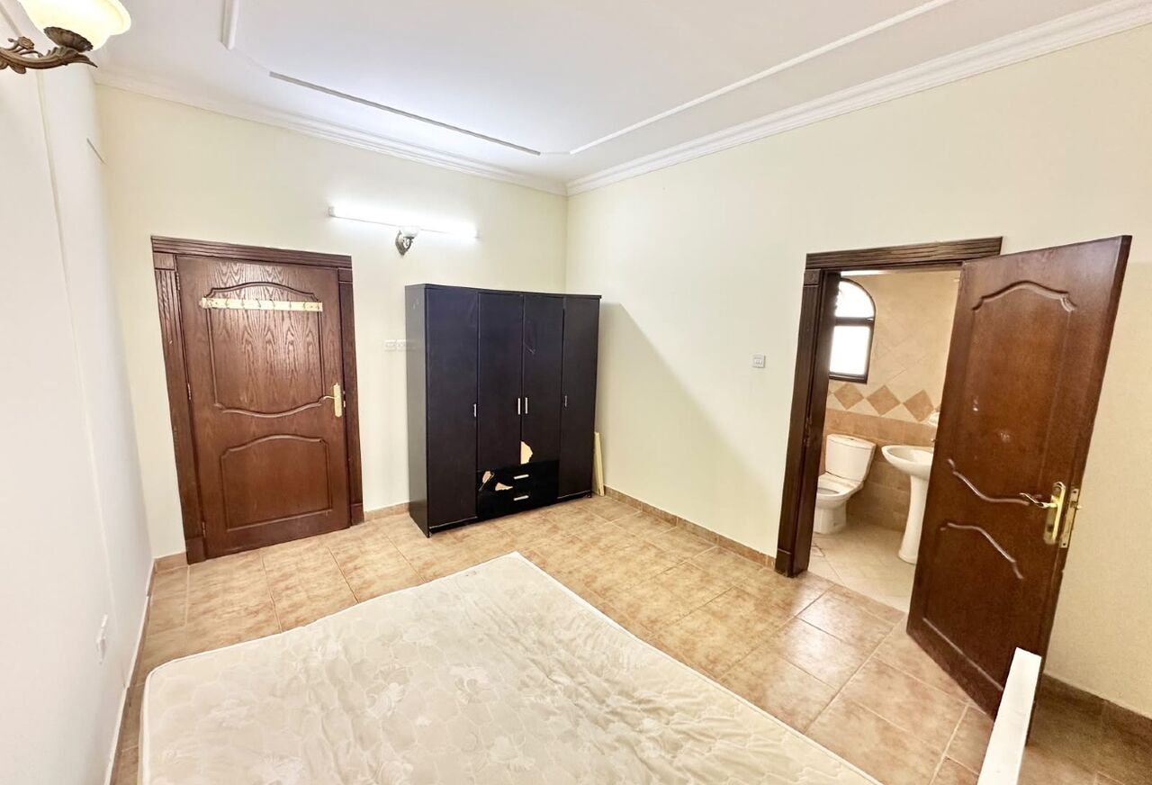 Manama, Apartments, Flats, Houses & Villas, BHD 250/month,  2 BR,  INCLUSIVE| MAINTENANCE| SEMI OPEN KITCHEN| PARKING