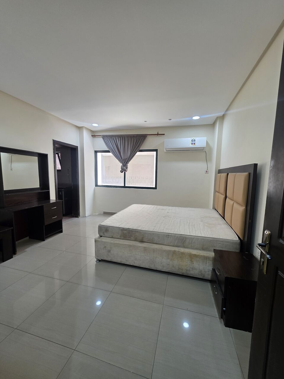 Hoora, Apartments, Flats, Houses & Villas, BHD 180/month,  Furnished,  1 BR,  - Very Neet Furnished 1 BHK Flat With Ewa & WiFi @180/BD In Hoora