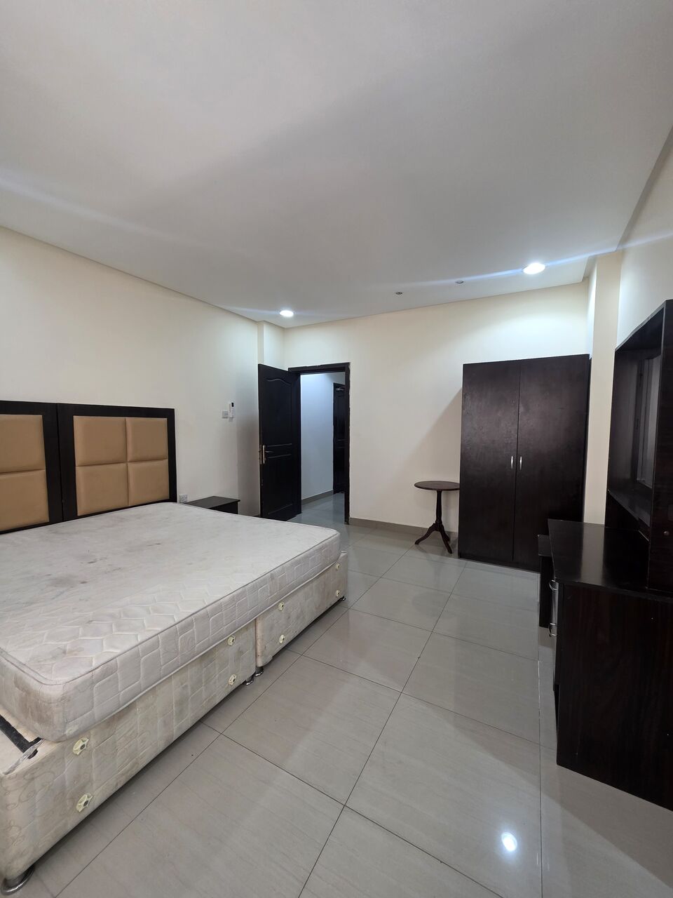 Hoora, Apartments, Flats, Houses & Villas, BHD 180/month,  Furnished,  1 BR,  - Very Neet Furnished 1 BHK Flat With Ewa & WiFi @180/BD In Hoora