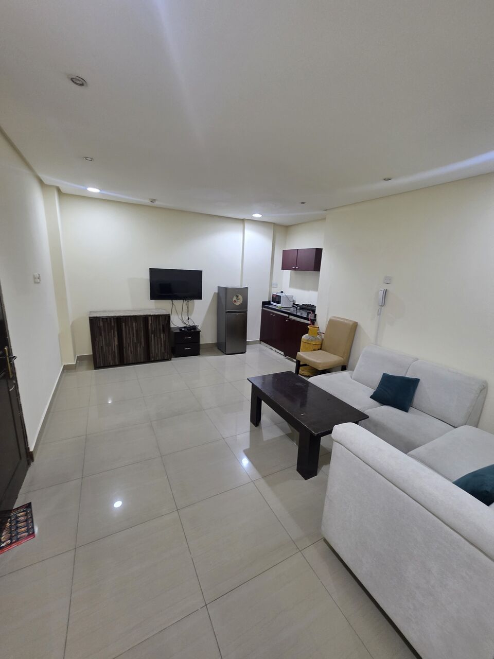 Hoora, Apartments, Flats, Houses & Villas, BHD 180/month,  Furnished,  1 BR,  - Very Neet Furnished 1 BHK Flat With Ewa & WiFi @180/BD In Hoora