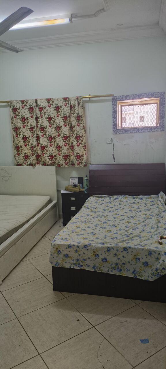 Jeddah, Rooms for Rent, SAR 700/month,  1 Room Available For Rent For Bachelor. 4 Room Flat. 2 Bathroom..Misrifah. Azizia.