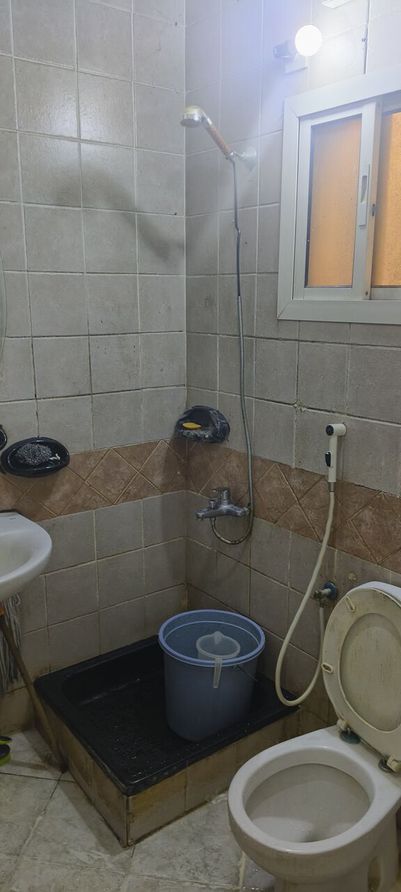 Jeddah, Rooms for Rent, SAR 700/month,  1 Room Available For Rent For Bachelor. 4 Room Flat. 2 Bathroom..Misrifah. Azizia.