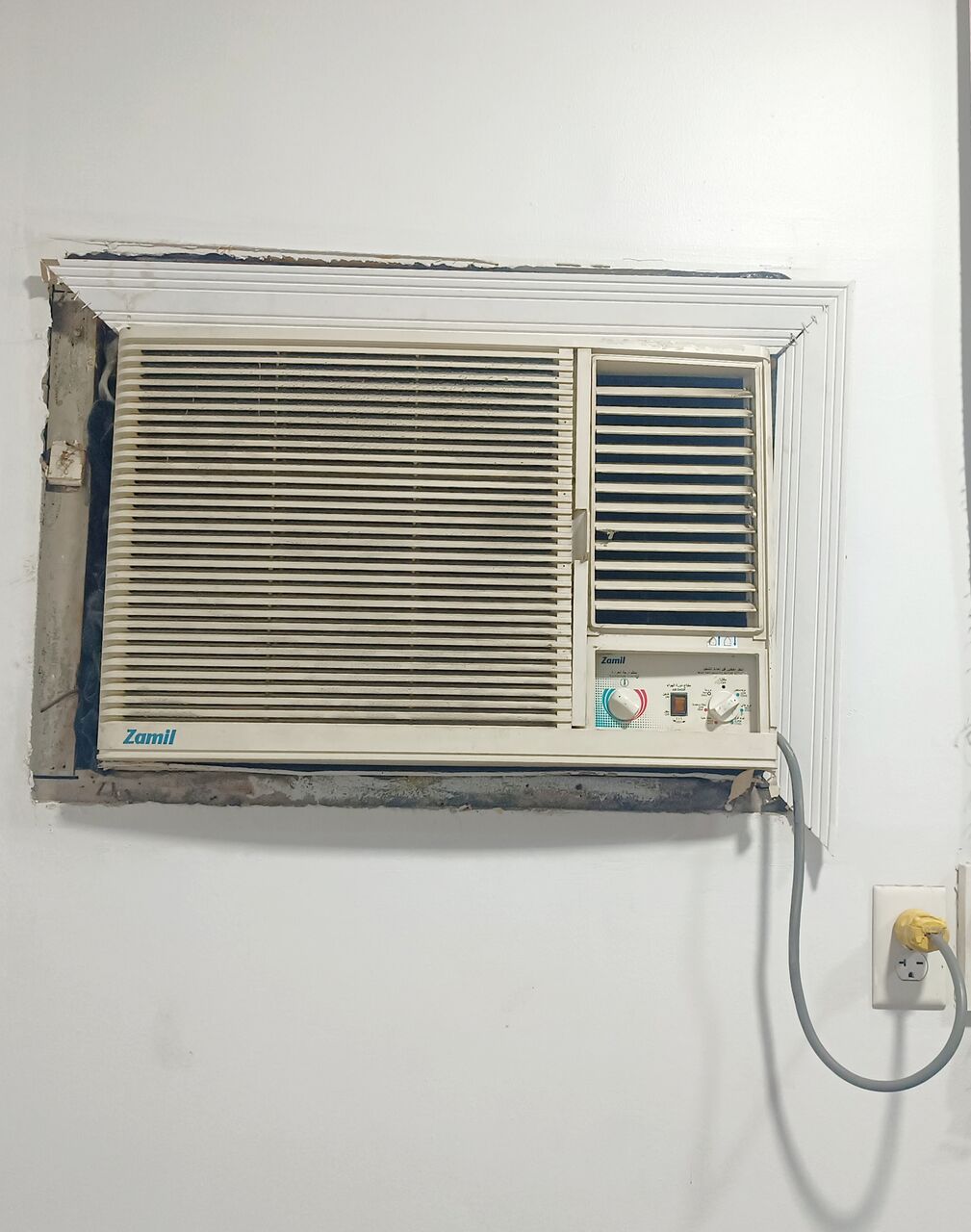 Dammam, Appliances, SAR 850,  AC (2 TON ) And Bed Set For Sale