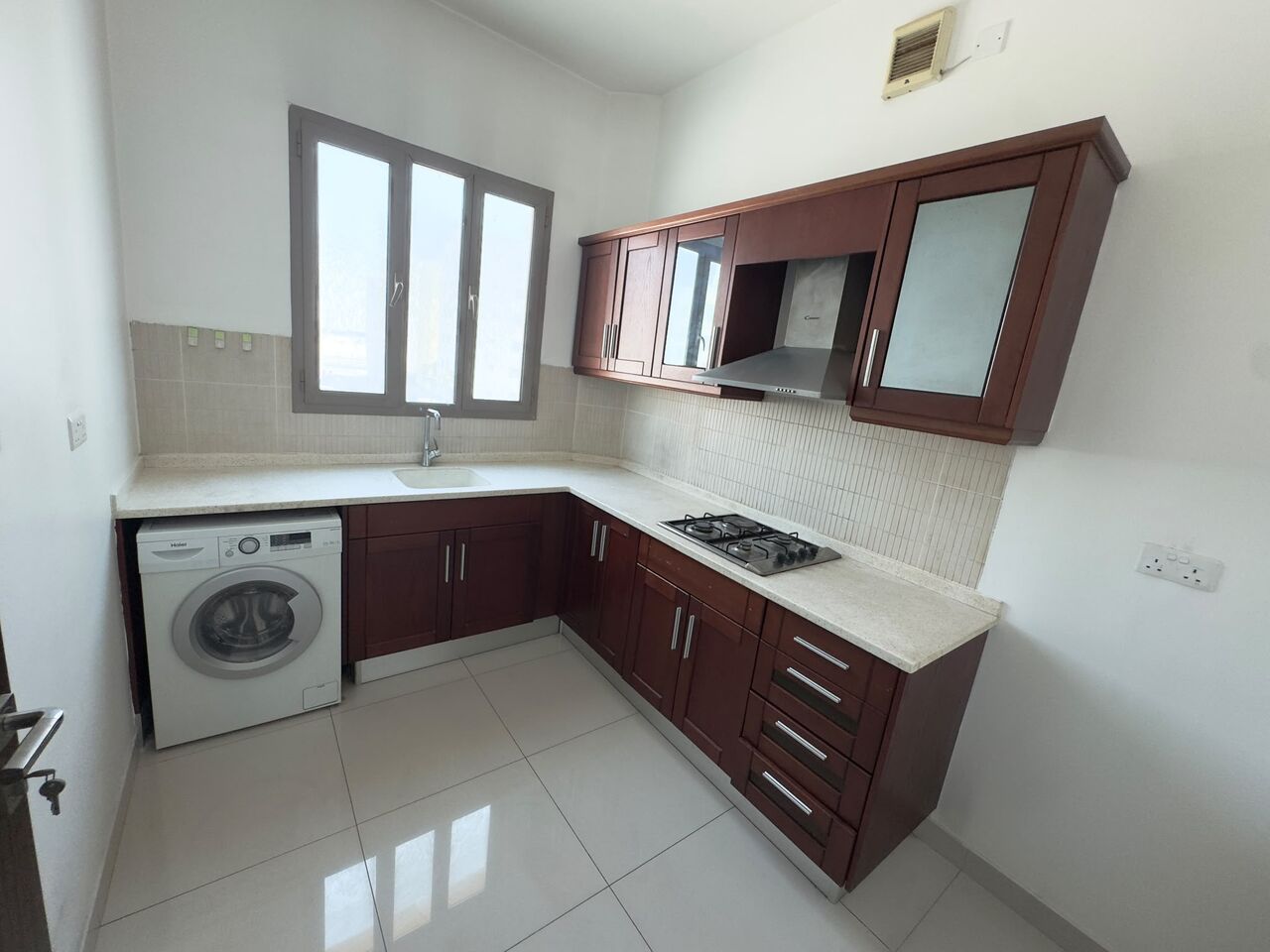 Janabiya, Apartments, Flats, Houses & Villas, BHD 250/month,  3 BR,  Spacious 3 Bedroom Flat |3 Bathoom | Hall & Kitchen| Semi Furnished