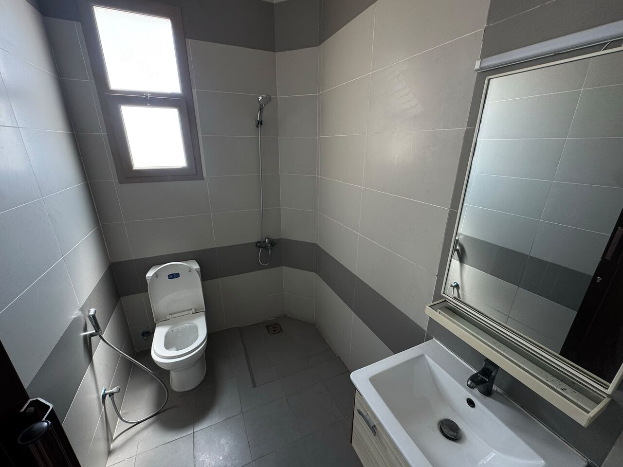 Janabiya, Apartments, Flats, Houses & Villas, BHD 250/month,  3 BR,  Spacious 3 Bedroom Flat |3 Bathoom | Hall & Kitchen| Semi Furnished