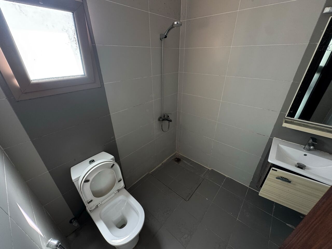 Janabiya, Apartments, Flats, Houses & Villas, BHD 250/month,  3 BR,  Spacious 3 Bedroom Flat |3 Bathoom | Hall & Kitchen| Semi Furnished