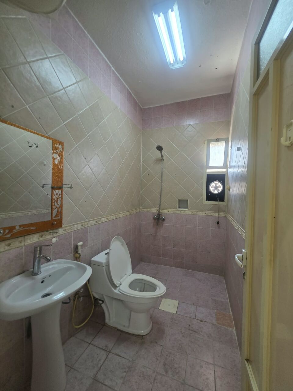 Khobar, Apartments, Flats, Houses & Villas, SAR 1500/month,  2 BR,  Consists  2 Bedrooms, A Living Room ,  1 Bathrooms, And  Amercian Kitchen  Fast Floor, Ele