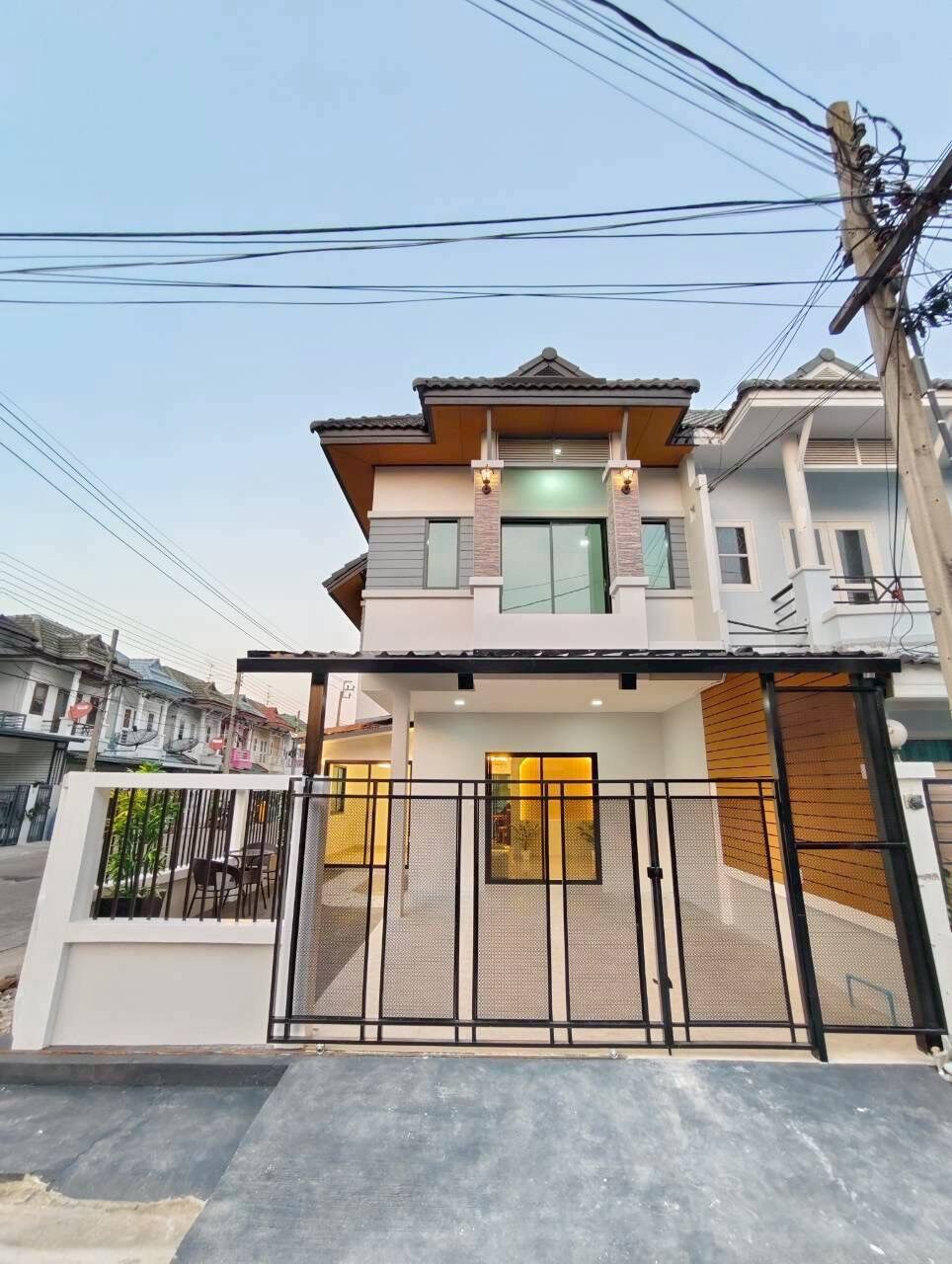 Bangkok, Real Estate For Sale, THB 3290000,  5 BR,  29 Sq. Feet,  ขายด่วน! ทาวน์เฮ้าส์ 2 ชั้น หลังมุมต