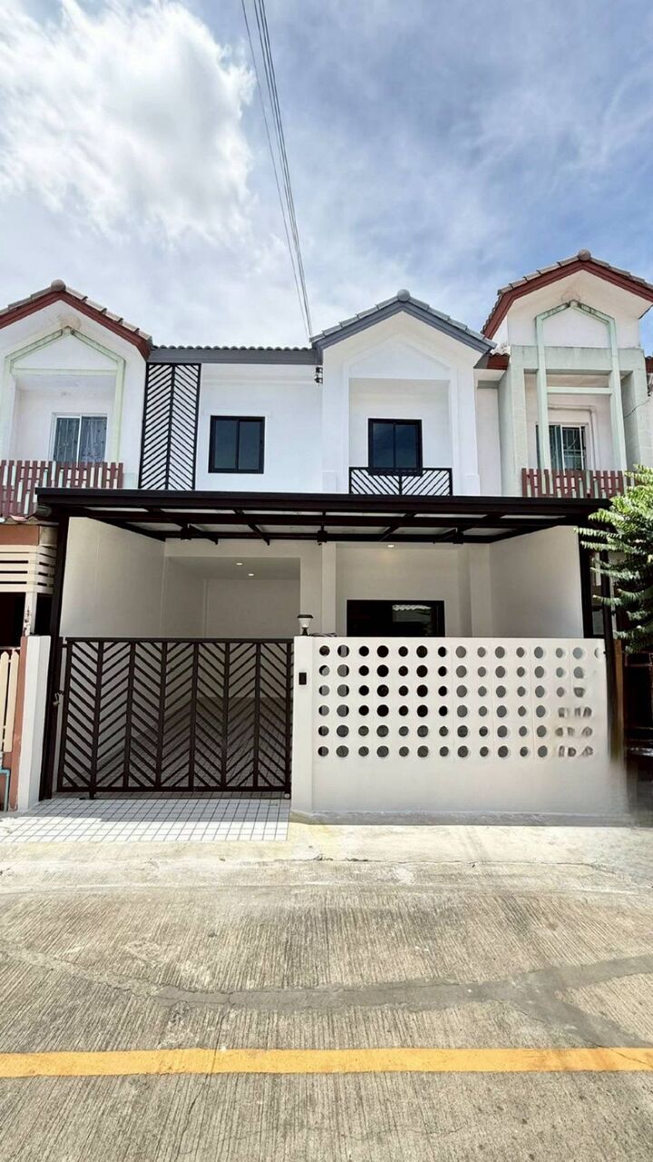 Bangkok, Real Estate For Sale, THB 2290000,  3 BR,  17 Sq. Feet,  ขายด่วน! ทาวน์เฮาส์ 2 ชั้น หมู่บ้านไ